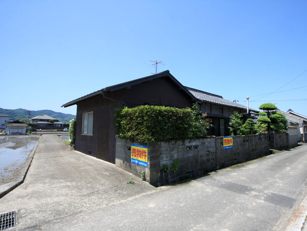 伊予市下三谷1411
