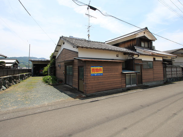 伊予郡松前町徳丸963-1