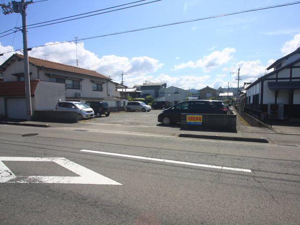 関本様 駐車場